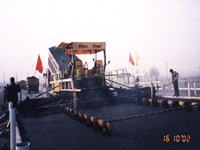 瀝青混凝土路攤鋪機
