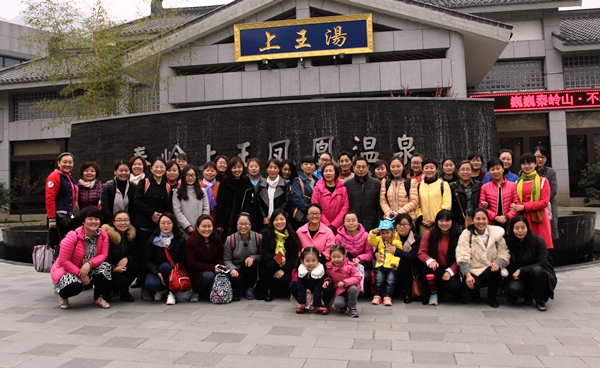 股份公司女員工集體泡溫泉歡度三八節