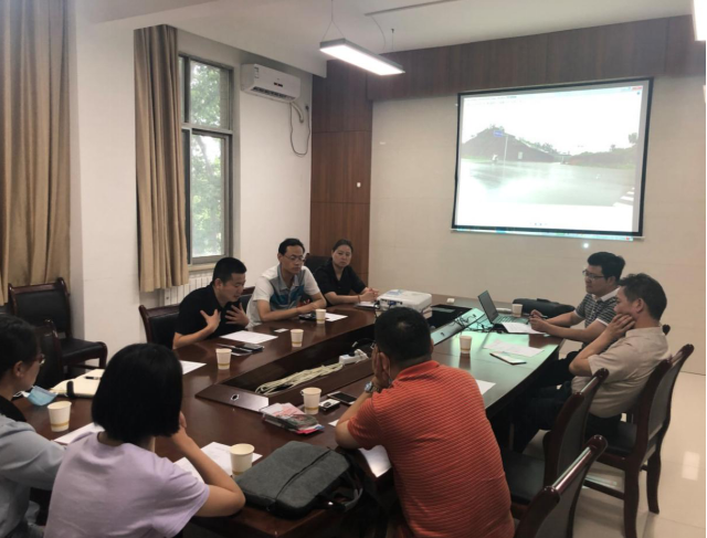 運營管理中心團(tuán)隊與長安大學(xué)電控學(xué)院就交通路口安全預(yù)警系統(tǒng)技術(shù)進(jìn)行深入交流