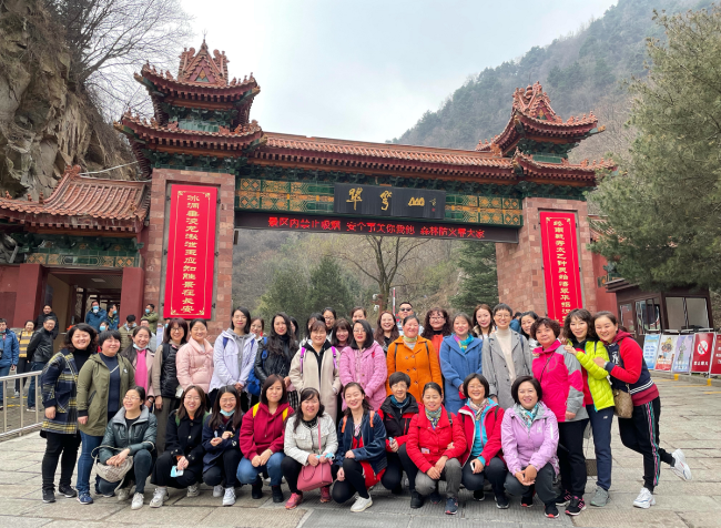 喜迎三八節登山踏春