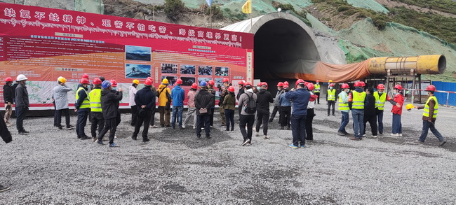 “入藏第一險”夏貢拉山隧道有望明年建成