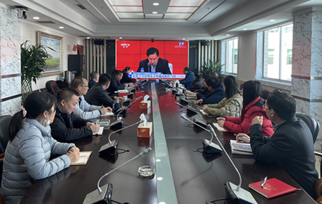 公司黨委組織收聽收看中共中央十九屆六中全會精神新聞發布會