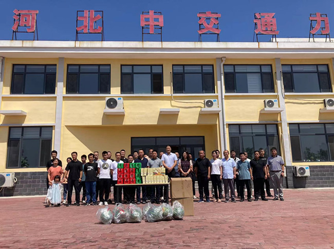 “炎炎酷暑送清涼，絲絲關(guān)心入人心”股份公司對(duì)河北公司送清涼