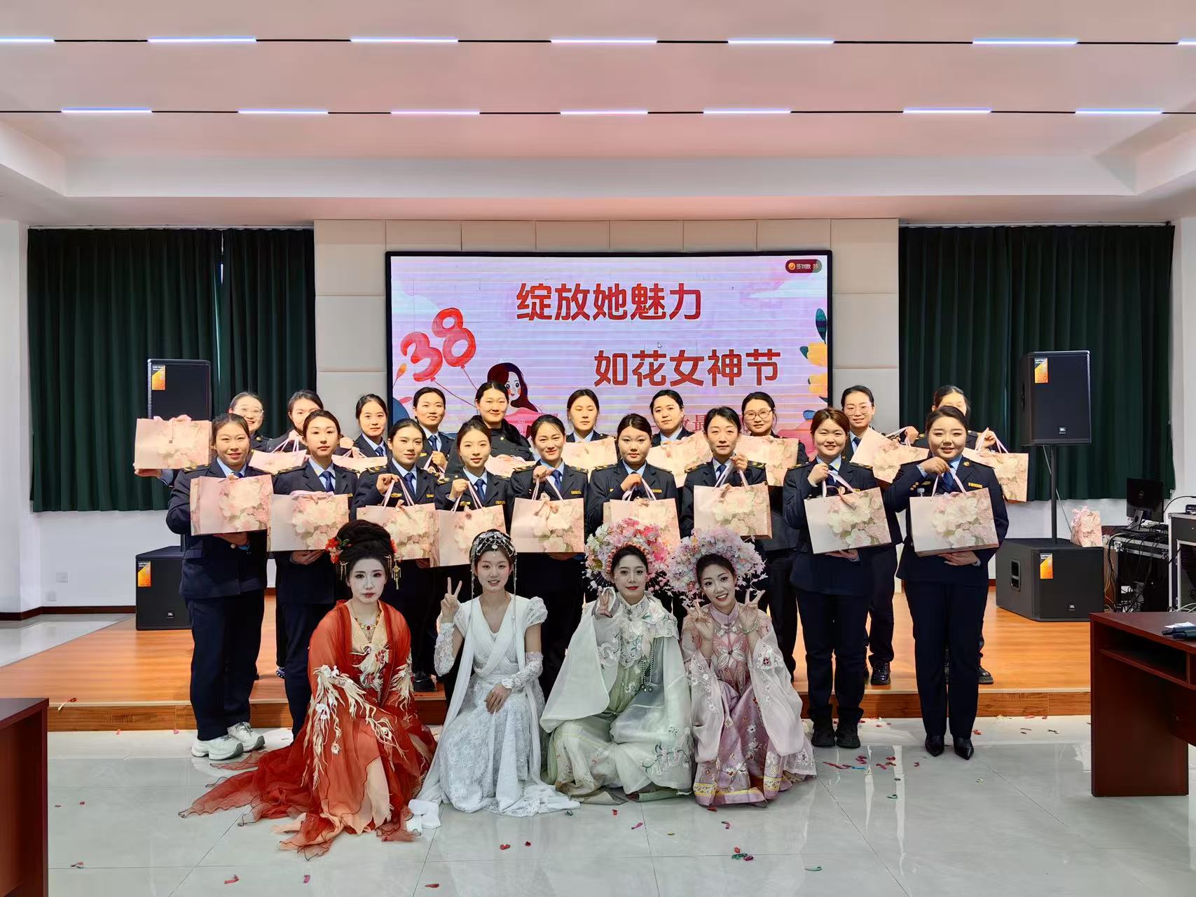 綻放她魅力，如花女神節——中交通力河北公司舉辦三八婦女節妝造禮儀主題活動